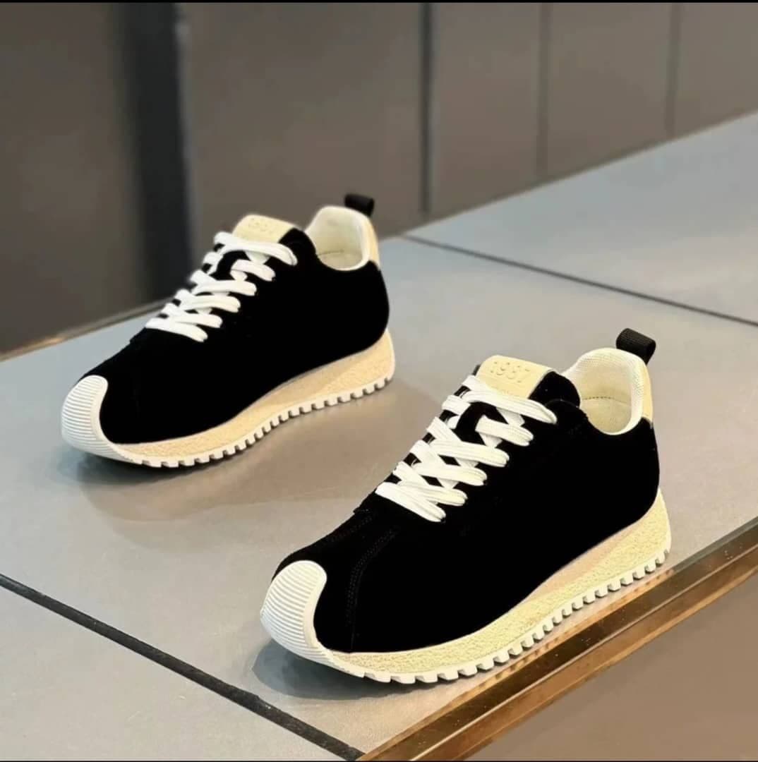 SNEAKERS 02